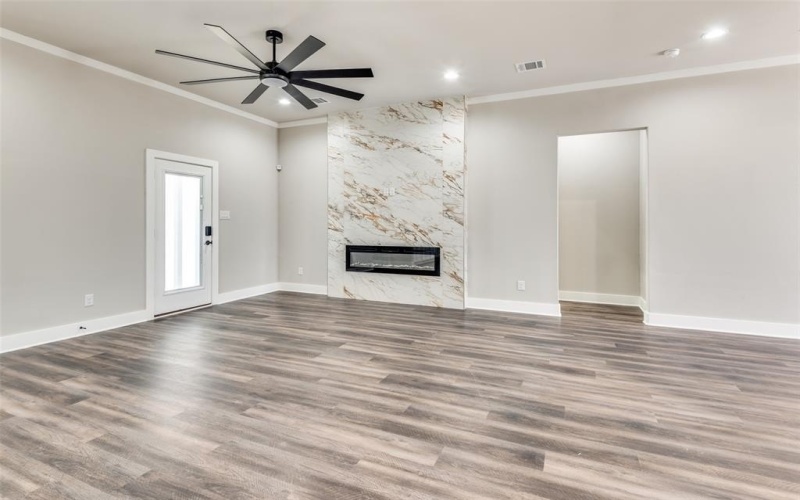 4113 Metropolitan Avenue, Dallas, TX 75210, 4 Bedrooms Bedrooms, ,3 BathroomsBathrooms,Residential,For Sale,4113 Metropolitan Avenue,20989080