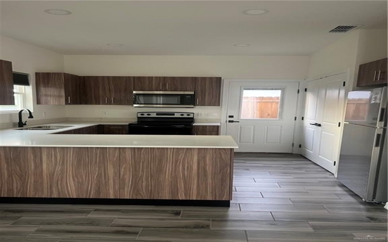 1006 N Clarence Avenue #2, Edinburg, TX 78541, 2 Bedrooms Bedrooms, ,2 BathroomsBathrooms,Residential Lease,For Rent,1006 N Clarence Avenue,475165