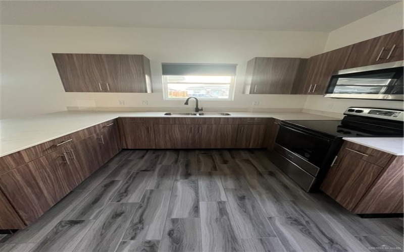 1006 N Clarence Avenue #2, Edinburg, TX 78541, 2 Bedrooms Bedrooms, ,2 BathroomsBathrooms,Residential Lease,For Rent,1006 N Clarence Avenue,475165