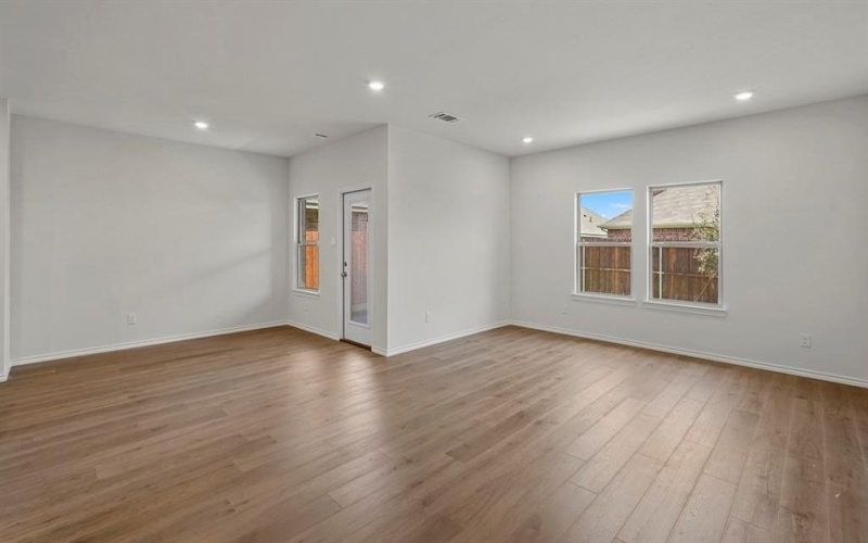 415 Drake Drive, Ferris, TX 75125, 4 Habitaciones Habitaciones , ,3 BañosBaños,Residential,En Venta,415 Drake Drive,20989472