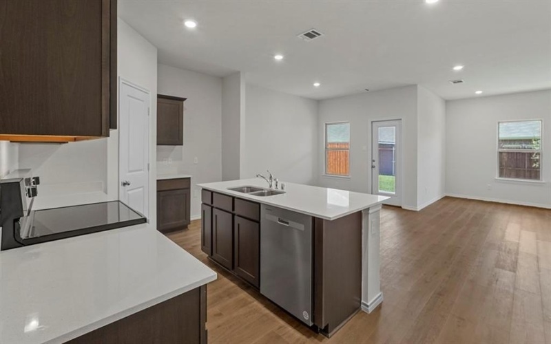 415 Drake Drive, Ferris, TX 75125, 4 Habitaciones Habitaciones , ,3 BañosBaños,Residential,En Venta,415 Drake Drive,20989472