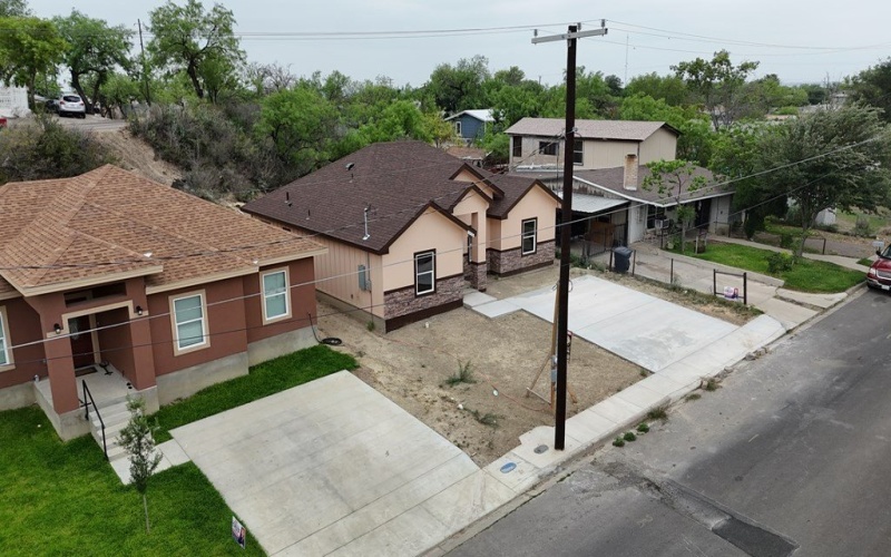 1956 Quarry St, Eagle Pass, TX 78852, 3 Bedrooms Bedrooms, ,2 BathroomsBathrooms,Residential,For Sale,1956 Quarry St,79516