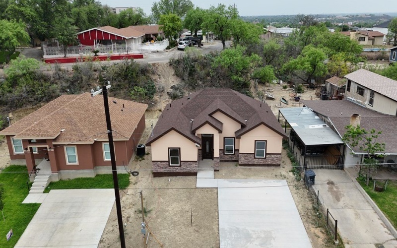 1956 Quarry St, Eagle Pass, TX 78852, 3 Bedrooms Bedrooms, ,2 BathroomsBathrooms,Residential,For Sale,1956 Quarry St,79516