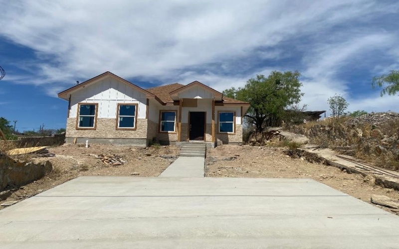 2095 CALLE COYUNDA, Eagle Pass, TX 78852, 3 Bedrooms Bedrooms, ,2 BathroomsBathrooms,Residential,For Sale,2095 CALLE COYUNDA,79519