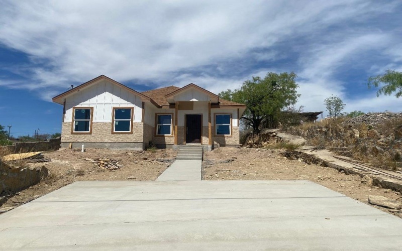 2095 CALLE COYUNDA, Eagle Pass, TX 78852, 3 Bedrooms Bedrooms, ,2 BathroomsBathrooms,Residential,For Sale,2095 CALLE COYUNDA,79519