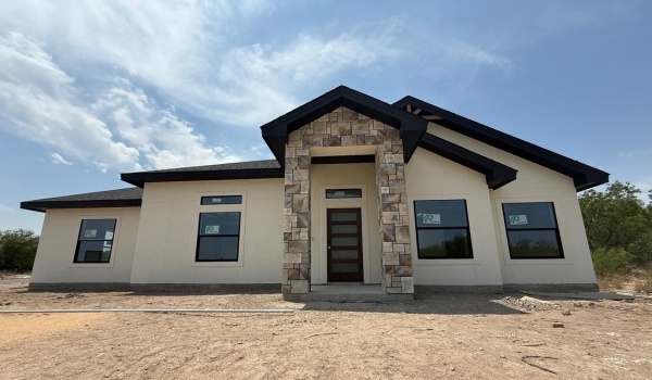 129 Grullo Drive, Eagle Pass, TX 78852, 3 Bedrooms Bedrooms, ,2 BathroomsBathrooms,Residential,For Sale,129 Grullo Drive,80983