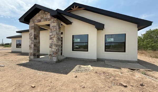 129 Grullo Drive, Eagle Pass, TX 78852, 3 Bedrooms Bedrooms, ,2 BathroomsBathrooms,Residential,For Sale,129 Grullo Drive,80983