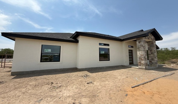 129 Grullo Drive, Eagle Pass, TX 78852, 3 Bedrooms Bedrooms, ,2 BathroomsBathrooms,Residential,For Sale,129 Grullo Drive,80983