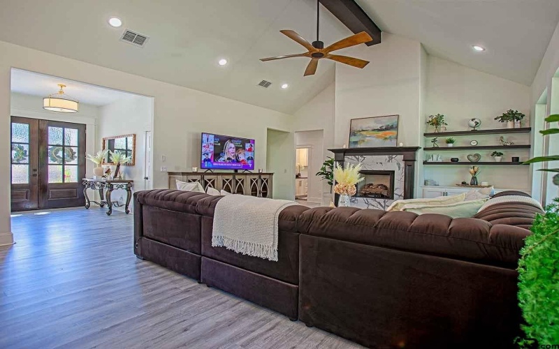 15883 Crazy Horse Dr, Lindale, TX 75771, 4 Bedrooms Bedrooms, ,3 BathroomsBathrooms,Residential,For Sale,15883 Crazy Horse Dr,25010289