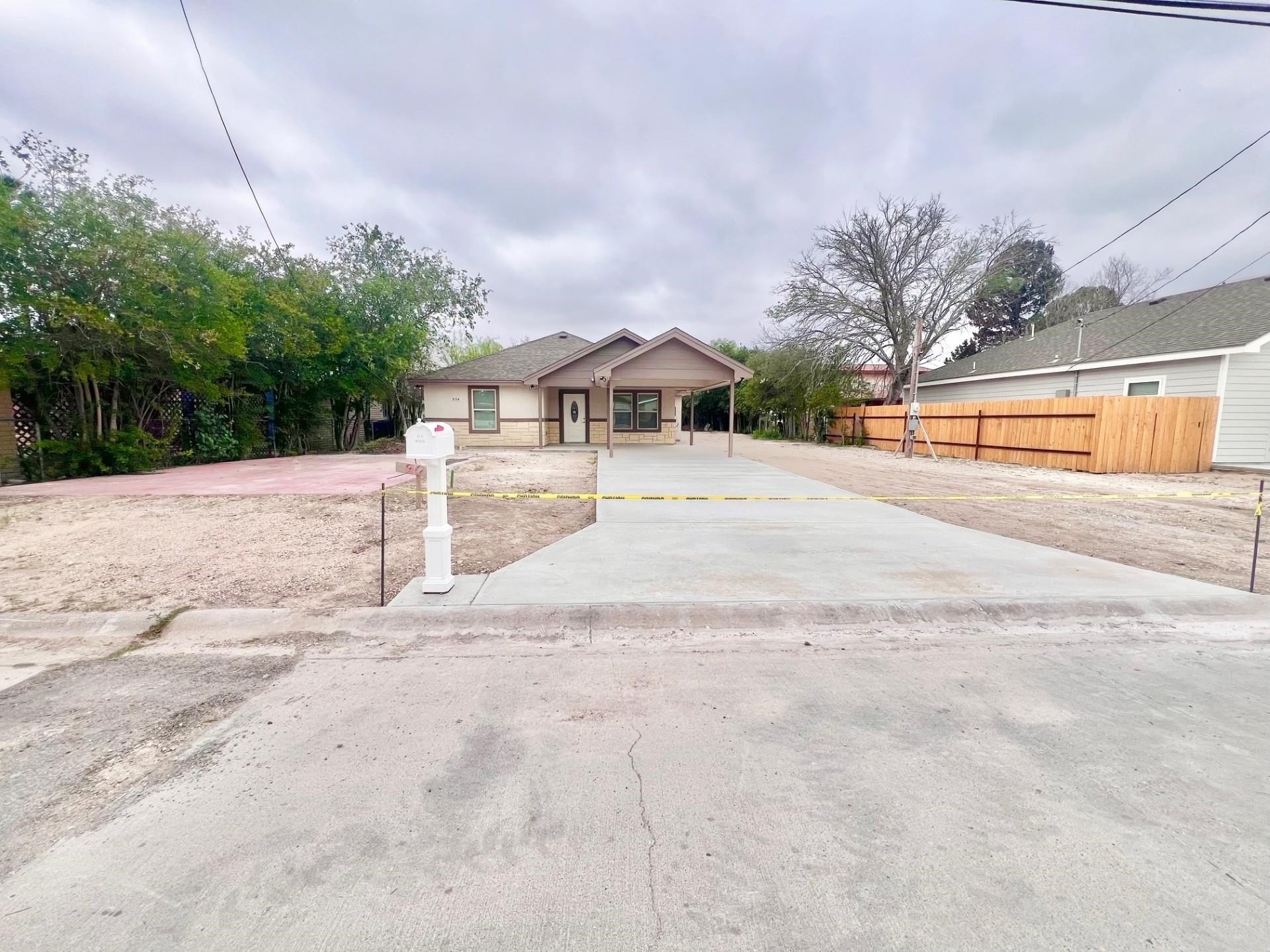 904 Pierce, Del Rio, TX 78840, 3 Bedrooms Bedrooms, ,2 BathroomsBathrooms,Residential,For Sale,904 Pierce,206991