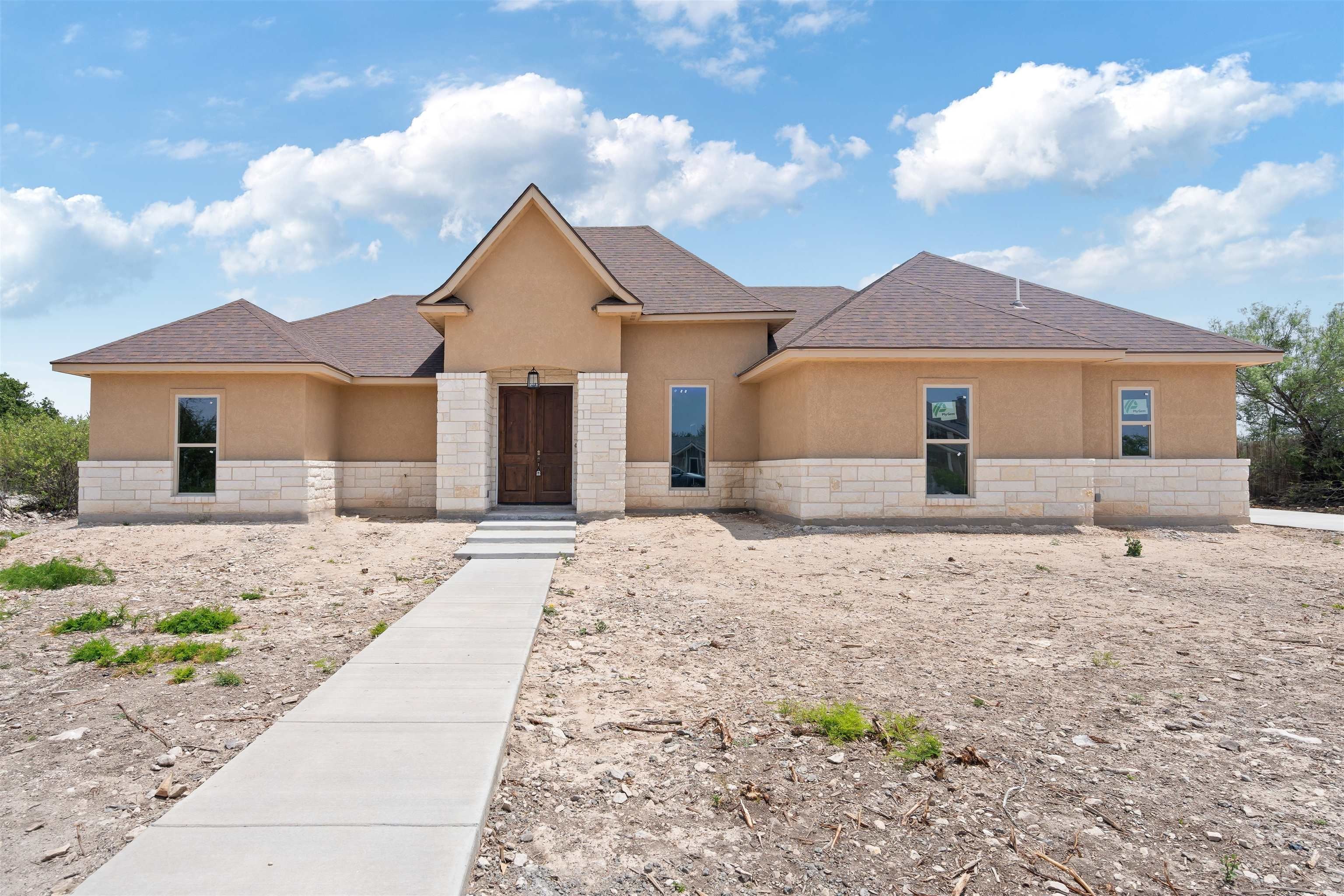 404 El Lago Camino, Del Rio, TX 78840, 3 Bedrooms Bedrooms, ,2 BathroomsBathrooms,Residential,For Sale,404 El Lago Camino,207022