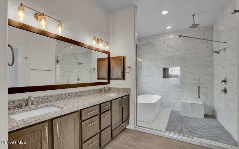193 White Oaks Trail, Sunland Park, NM 88063, 6 Bedrooms Bedrooms, ,3 BathroomsBathrooms,Residential,For Sale,193 White Oaks Trail,905411