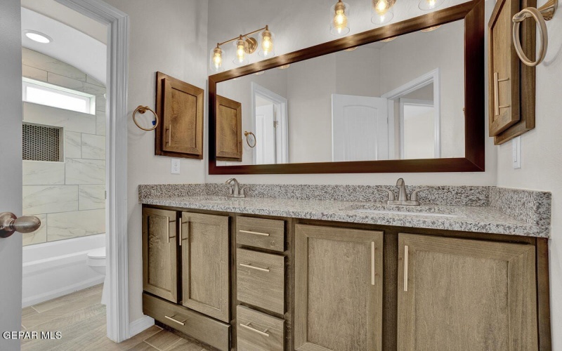 193 White Oaks Trail, Sunland Park, NM 88063, 6 Bedrooms Bedrooms, ,3 BathroomsBathrooms,Residential,For Sale,193 White Oaks Trail,905411