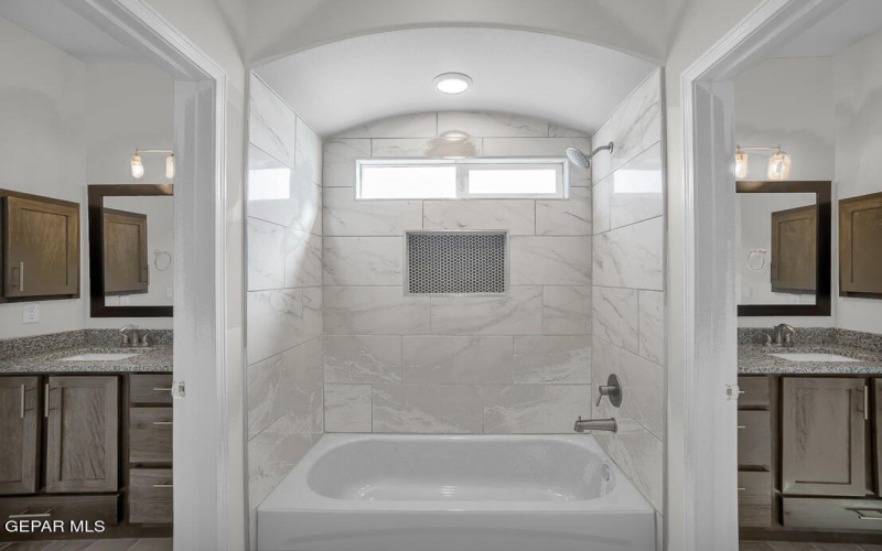 193 White Oaks Trail, Sunland Park, NM 88063, 6 Bedrooms Bedrooms, ,3 BathroomsBathrooms,Residential,For Sale,193 White Oaks Trail,905411