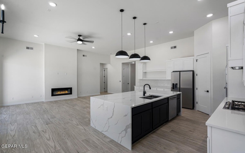 12945 Shawbury Drive, El Paso, TX 79928, 4 Habitaciones Habitaciones , ,3 BañosBaños,Residential,En Venta,12945 Shawbury Drive,905455