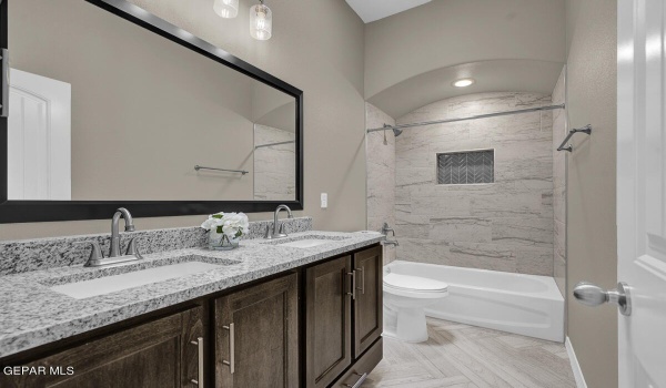 13397 Cinderford Avenue, Horizon City, TX 79928, 5 Habitaciones Habitaciones , ,3 BañosBaños,Residential,En Venta,13397 Cinderford Avenue,896644