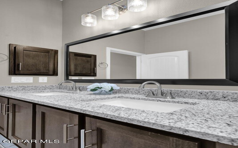 13397 Cinderford Avenue, Horizon City, TX 79928, 5 Habitaciones Habitaciones , ,3 BañosBaños,Residential,En Venta,13397 Cinderford Avenue,896644