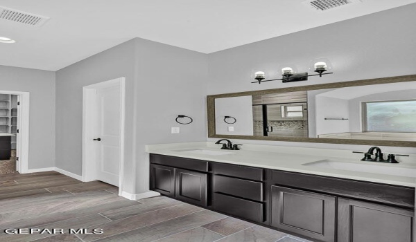 13357 Highworth Drive, El Paso, TX 79928, 3 Habitaciones Habitaciones , ,3 BañosBaños,Residential,En Venta,13357 Highworth Drive,897105