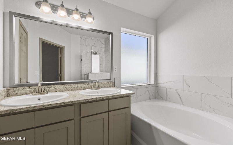 1233 Golden Summer Place, El Paso, TX 79928, 4 Habitaciones Habitaciones , ,3 BañosBaños,Residential,En Venta,1233 Golden Summer Place,911498