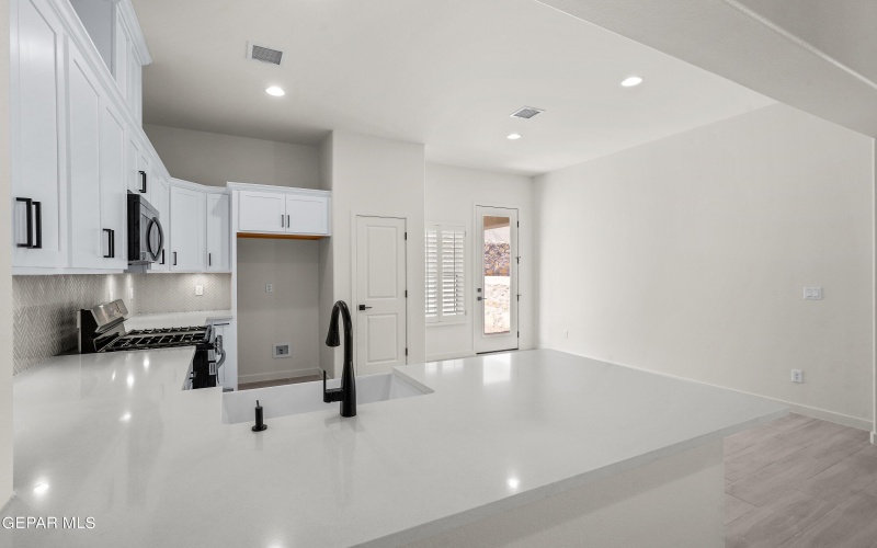 13866 Paseo Central Avenue, El Paso, TX 79928, 3 Bedrooms Bedrooms, ,2 BathroomsBathrooms,Residential,For Sale,13866 Paseo Central Avenue,911596