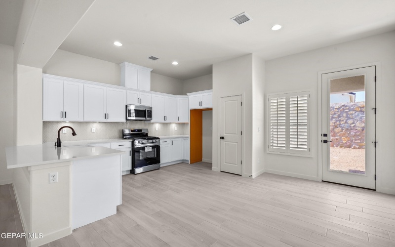13866 Paseo Central Avenue, El Paso, TX 79928, 3 Bedrooms Bedrooms, ,2 BathroomsBathrooms,Residential,For Sale,13866 Paseo Central Avenue,911596