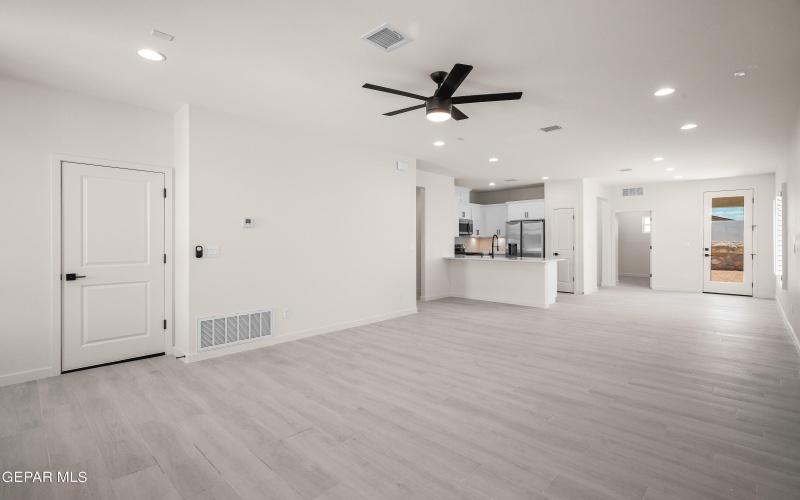 13870 Paseo Central Avenue, Horizon City, TX 79928, 3 Bedrooms Bedrooms, ,2 BathroomsBathrooms,Residential,For Sale,13870 Paseo Central Avenue,911614