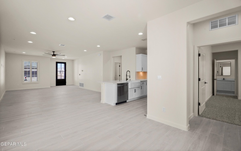 13870 Paseo Central Avenue, Horizon City, TX 79928, 3 Bedrooms Bedrooms, ,2 BathroomsBathrooms,Residential,For Sale,13870 Paseo Central Avenue,911614