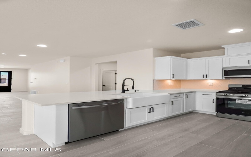 13870 Paseo Central Avenue, Horizon City, TX 79928, 3 Bedrooms Bedrooms, ,2 BathroomsBathrooms,Residential,For Sale,13870 Paseo Central Avenue,911614