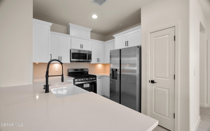 13870 Paseo Central Avenue, Horizon City, TX 79928, 3 Bedrooms Bedrooms, ,2 BathroomsBathrooms,Residential,For Sale,13870 Paseo Central Avenue,911614