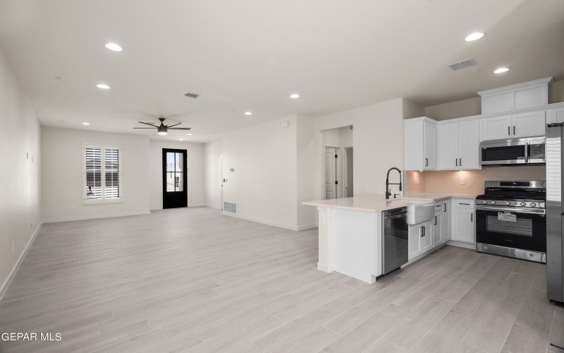 13870 Paseo Central Avenue, Horizon City, TX 79928, 3 Bedrooms Bedrooms, ,2 BathroomsBathrooms,Residential,For Sale,13870 Paseo Central Avenue,911614