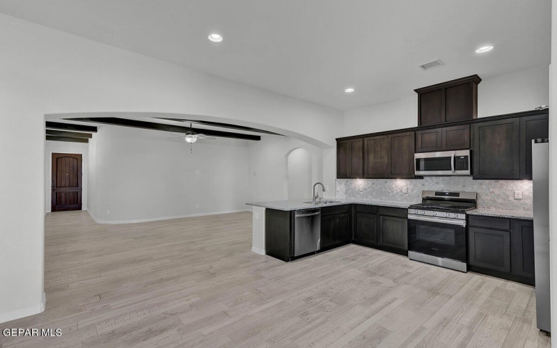 13882 Paseo Central Avenue, Horizon City, TX 79928, 3 Habitaciones Habitaciones , ,2 BañosBaños,Residential,En Venta,13882 Paseo Central Avenue,911620