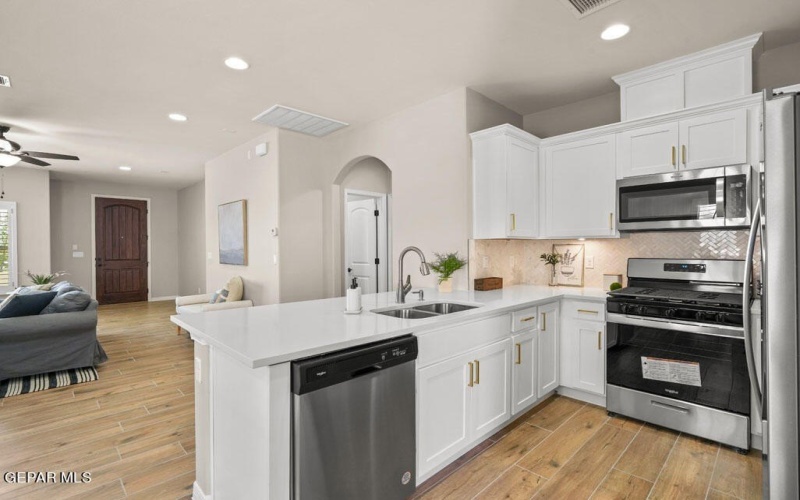 13098 Kington Avenue, El Paso, TX 79928, 3 Habitaciones Habitaciones , ,2 BañosBaños,Residential,En Venta,13098 Kington Avenue,909643