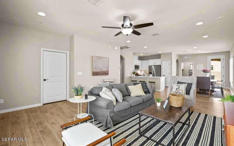 13098 Kington Avenue, El Paso, TX 79928, 3 Habitaciones Habitaciones , ,2 BañosBaños,Residential,En Venta,13098 Kington Avenue,909643