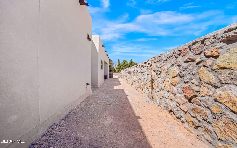 871 COUNTRY CLUB Road unit: 1D #1D, El Paso, TX 79932, 3 Bedrooms Bedrooms, ,2 BathroomsBathrooms,Residential Multi Family,For Sale,871 COUNTRY CLUB Road unit: 1D,910146
