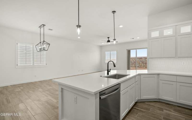 13961 Golden Summer Court, Horizon City, TX 79928, 3 Bedrooms Bedrooms, ,2 BathroomsBathrooms,Residential,For Sale,13961 Golden Summer Court,910441