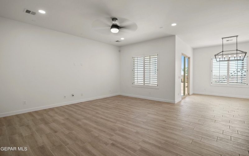 13988 Summer Valley Avenue, Horizon City, TX 79928, 3 Bedrooms Bedrooms, ,2 BathroomsBathrooms,Residential,For Sale,13988 Summer Valley Avenue,910455