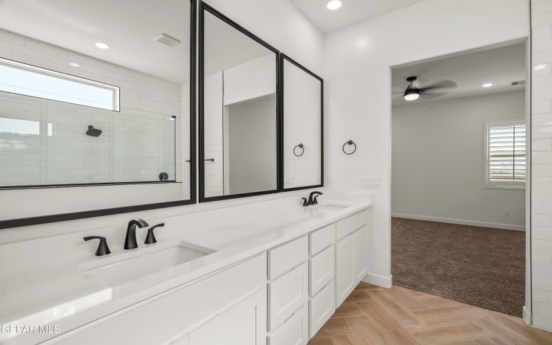 13988 Summer Valley Avenue, Horizon City, TX 79928, 3 Bedrooms Bedrooms, ,2 BathroomsBathrooms,Residential,For Sale,13988 Summer Valley Avenue,910455