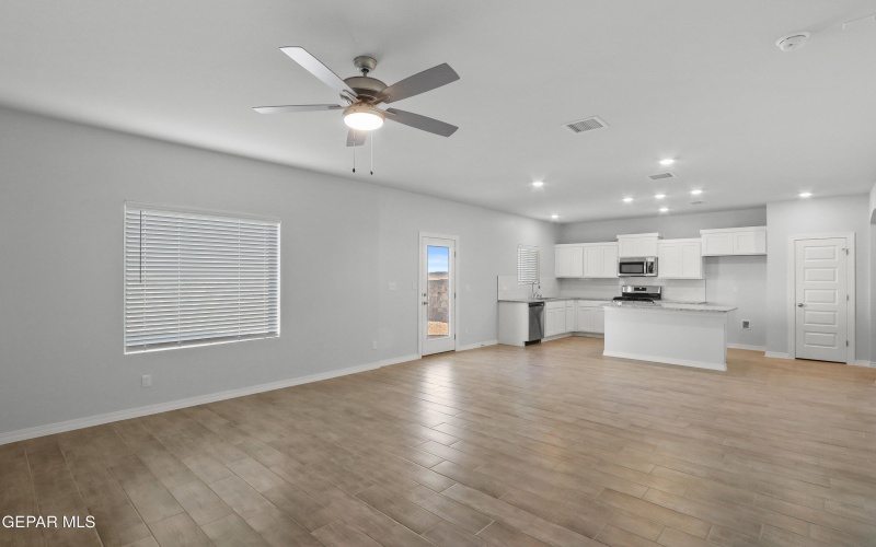 13832 Carolina Ponce Avenue, Horizon City, TX 79928, 4 Bedrooms Bedrooms, ,2 BathroomsBathrooms,Residential,For Sale,13832 Carolina Ponce Avenue,915409