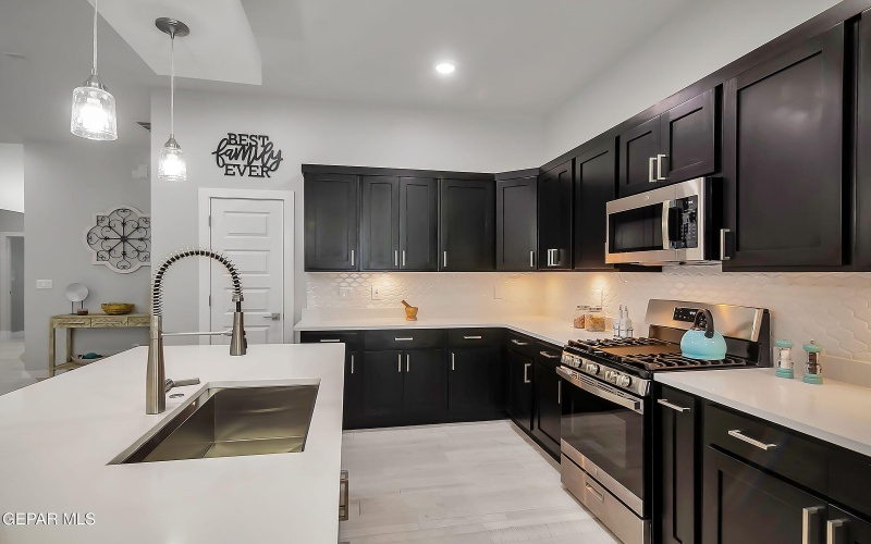 13865 PASEO DE MIEL Drive, El Paso, TX 79928, 4 Bedrooms Bedrooms, ,2 BathroomsBathrooms,Residential,For Sale,13865 PASEO DE MIEL Drive,914310