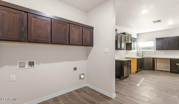890 HARPENDEM Drive, El Paso, TX 79928, 3 Habitaciones Habitaciones , ,2 BañosBaños,Residential,En Venta,890 HARPENDEM Drive,917000