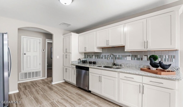 916 Summer Lake Street, El Paso, TX 79928, 4 Habitaciones Habitaciones , ,1 BañoBaños,Residential,En Venta,916 Summer Lake Street,917002