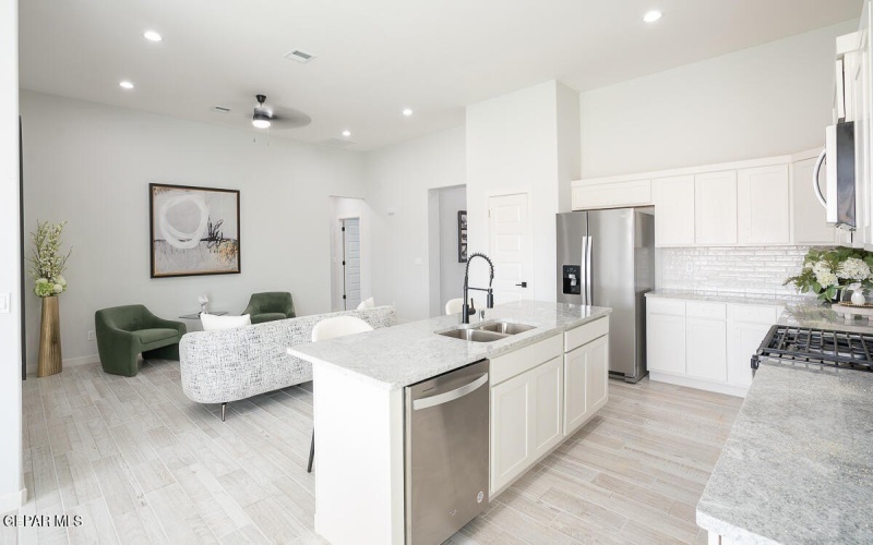 12721 Fredericksberg Avenue, Horizon City, TX 79928, 4 Bedrooms Bedrooms, ,3 BathroomsBathrooms,Residential,For Sale,12721 Fredericksberg Avenue,916017