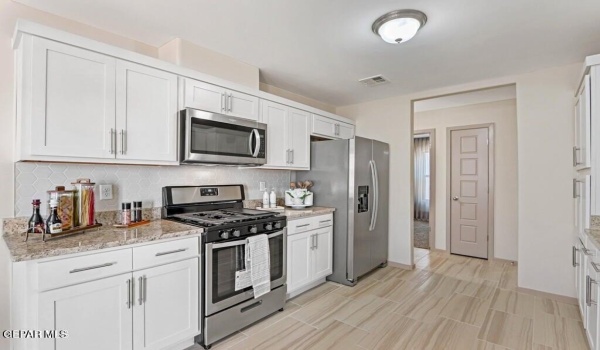 948 SANDHURST Place, El Paso, TX 79928, 4 Habitaciones Habitaciones , ,2 BañosBaños,Residential,En Venta,948 SANDHURST Place,916340