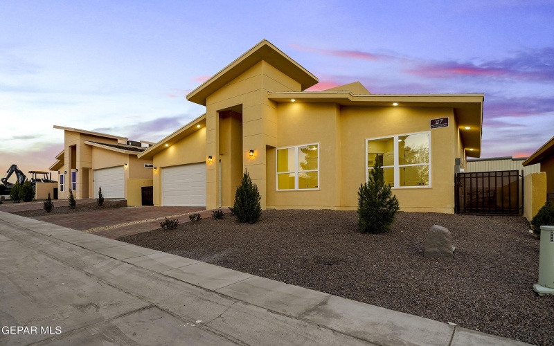 1031 VINTON Avenue unit: 27 #27, Canutillo, TX 79835, 3 Bedrooms Bedrooms, ,2 BathroomsBathrooms,Residential,For Sale,1031 VINTON Avenue unit: 27,916583