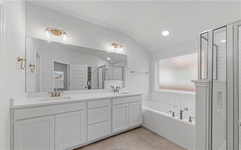 3702 Archer Falls Court, College Station, TX 77845, 3 Habitaciones Habitaciones , ,2 BañosBaños,Residential,En Venta,3702 Archer Falls Court,24013723