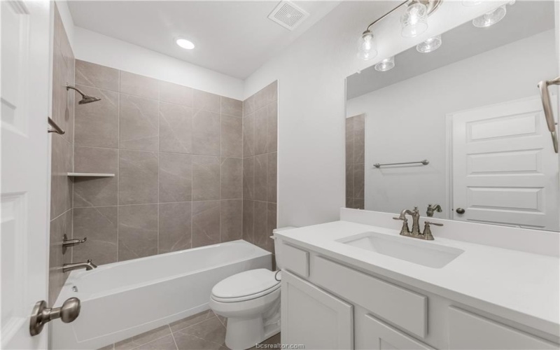 3702 Archer Falls Court, College Station, TX 77845, 3 Habitaciones Habitaciones , ,2 BañosBaños,Residential,En Venta,3702 Archer Falls Court,24013723