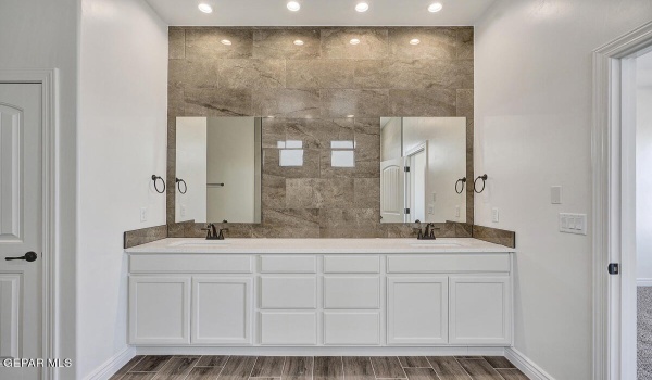 12865 Kingsbury Avenue, Horizon City, TX 79928, 4 Bedrooms Bedrooms, ,3 BathroomsBathrooms,Residential,For Sale,12865 Kingsbury Avenue,918683