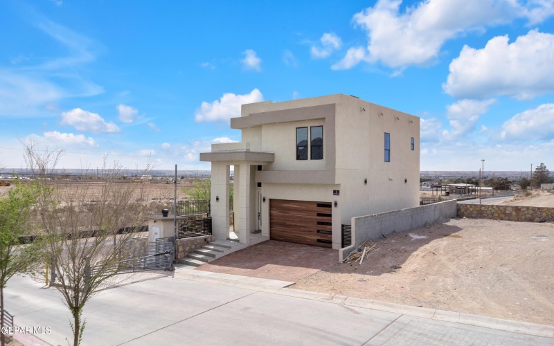 1031 VINTON Avenue unit: 1 #1, Canutillo, TX 79835, 3 Bedrooms Bedrooms, ,2 BathroomsBathrooms,Residential,For Sale,1031 VINTON Avenue unit: 1,919856