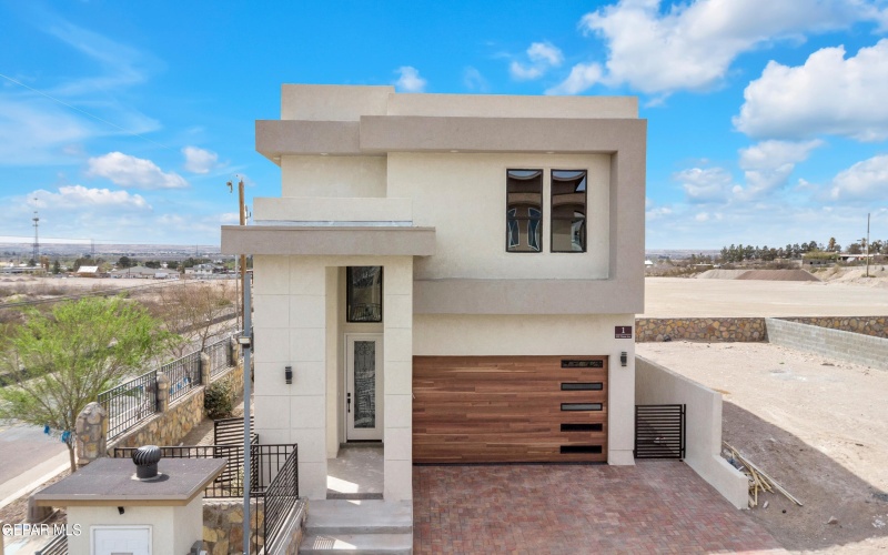 1031 VINTON Avenue unit: 1 #1, Canutillo, TX 79835, 3 Bedrooms Bedrooms, ,2 BathroomsBathrooms,Residential,For Sale,1031 VINTON Avenue unit: 1,919856