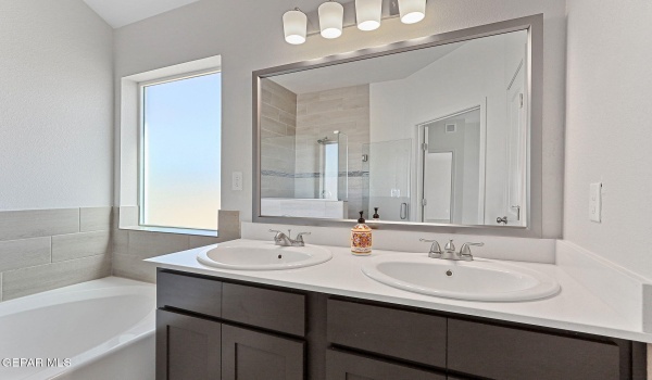 1205 Night Sky Street, Horizon City, TX 79928, 4 Habitaciones Habitaciones , ,3 BañosBaños,Residential,En Venta,1205 Night Sky Street,920809